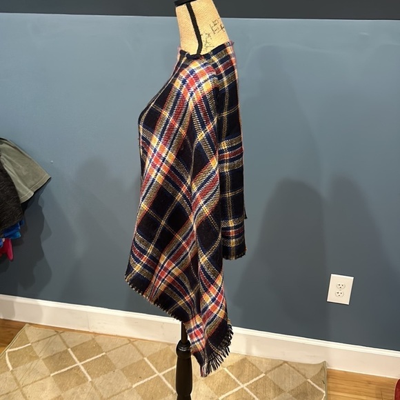 Women’s Shaw - Picture 3 of 7